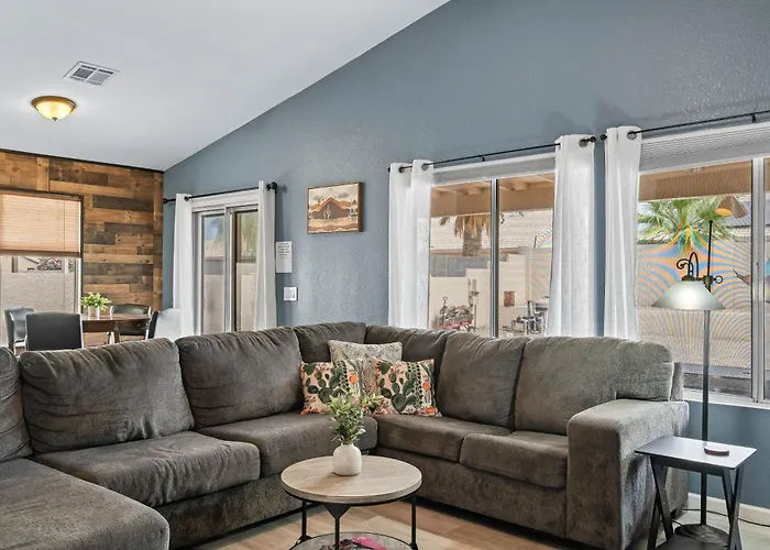Private Pool & Fire Pit: Tucson Near Hiking! Holiday home *