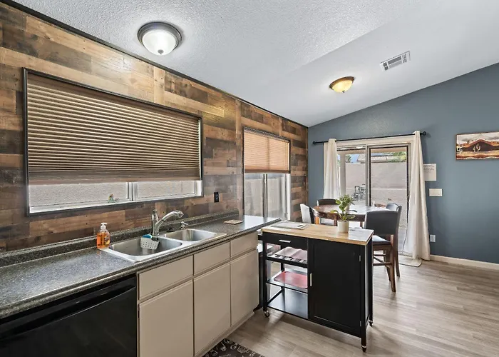 Private Pool & Fire Pit: Tucson Near Hiking! Holiday home Tortolita