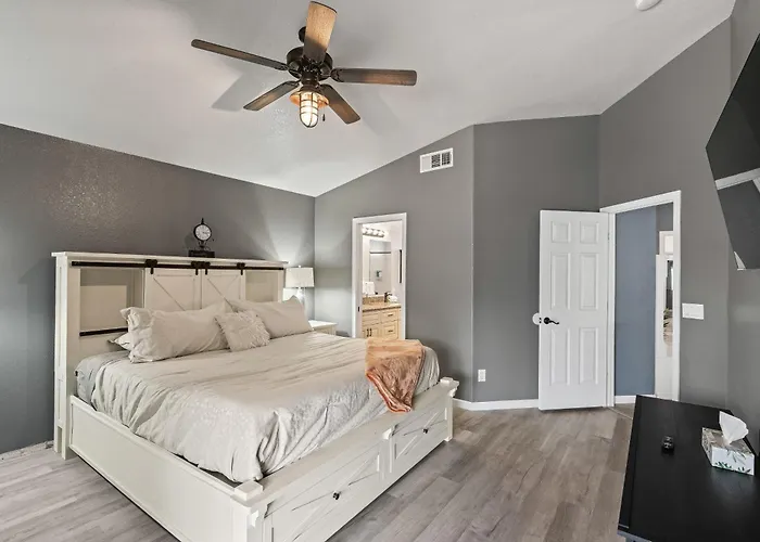 Private Pool & Fire Pit: Tucson Near Hiking!