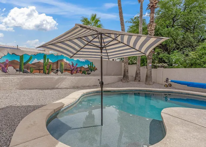 Holiday home Private Pool & Fire Pit: Tucson Near Hiking!